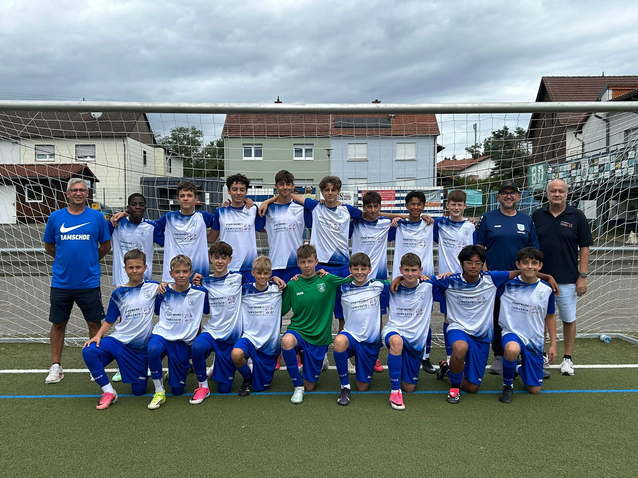 Stadtwerke unterstützen C-Jugend der FV Olympia Ramstein